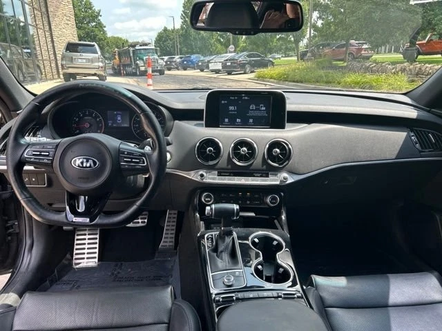 2020 Kia Stinger - Image 16 of 19