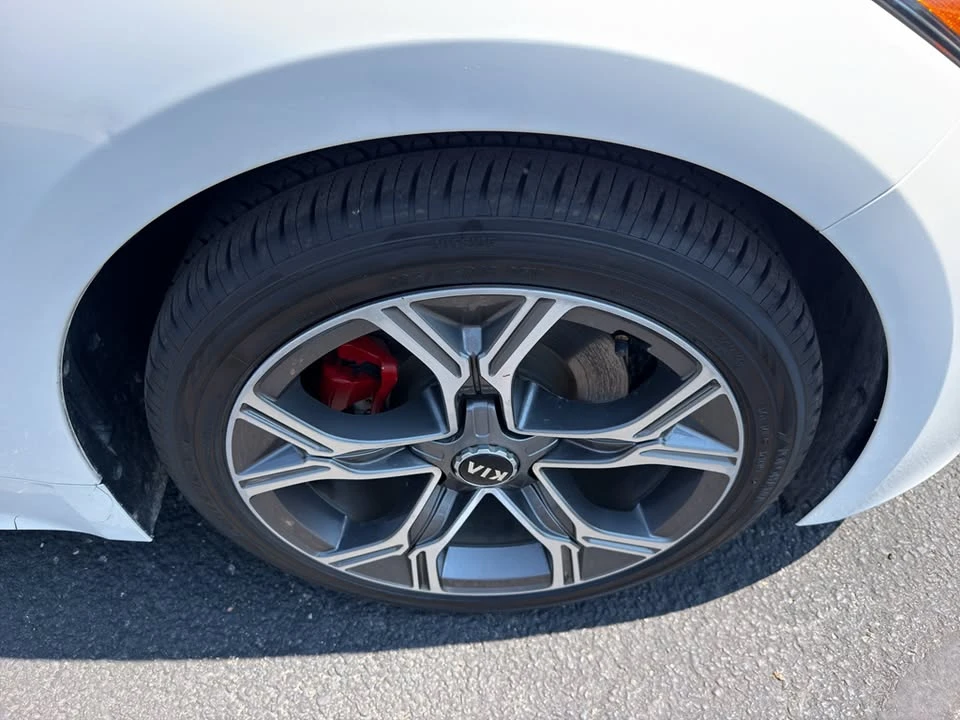 2020 Kia Stinger - Image 10 of 20