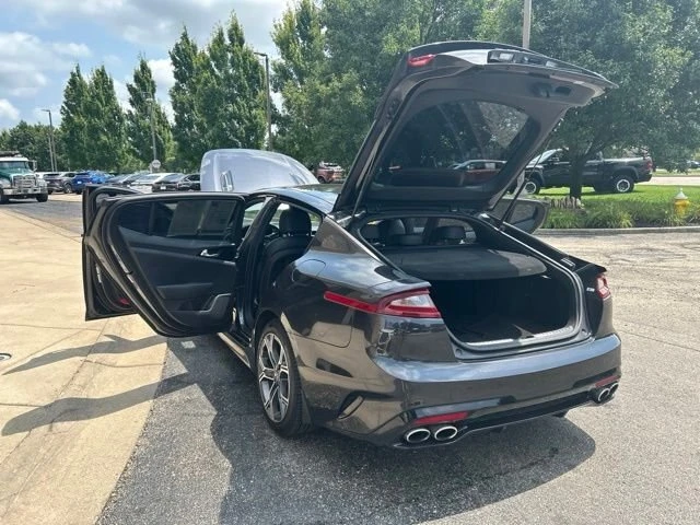 2020 Kia Stinger - Image 11 of 19