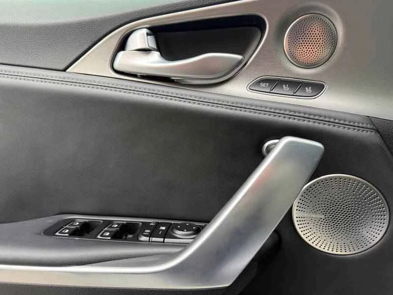 2020 Kia Stinger - Image 15 of 20