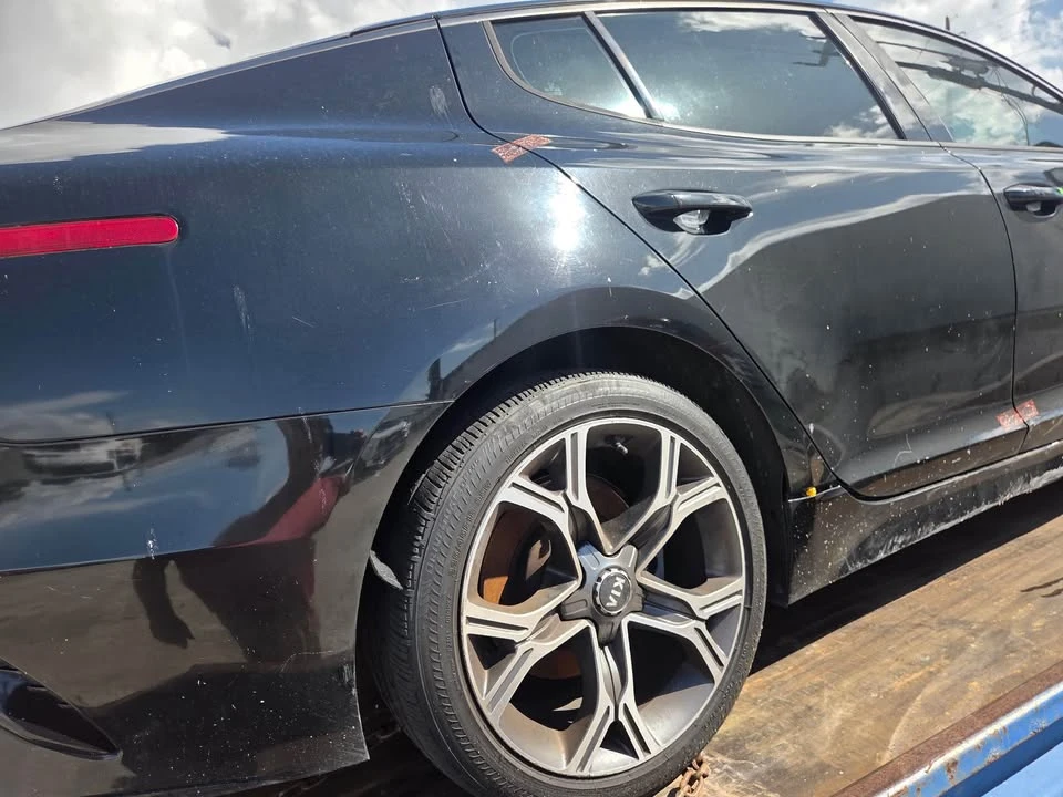 2020 Kia Stinger - Image 9 of 12