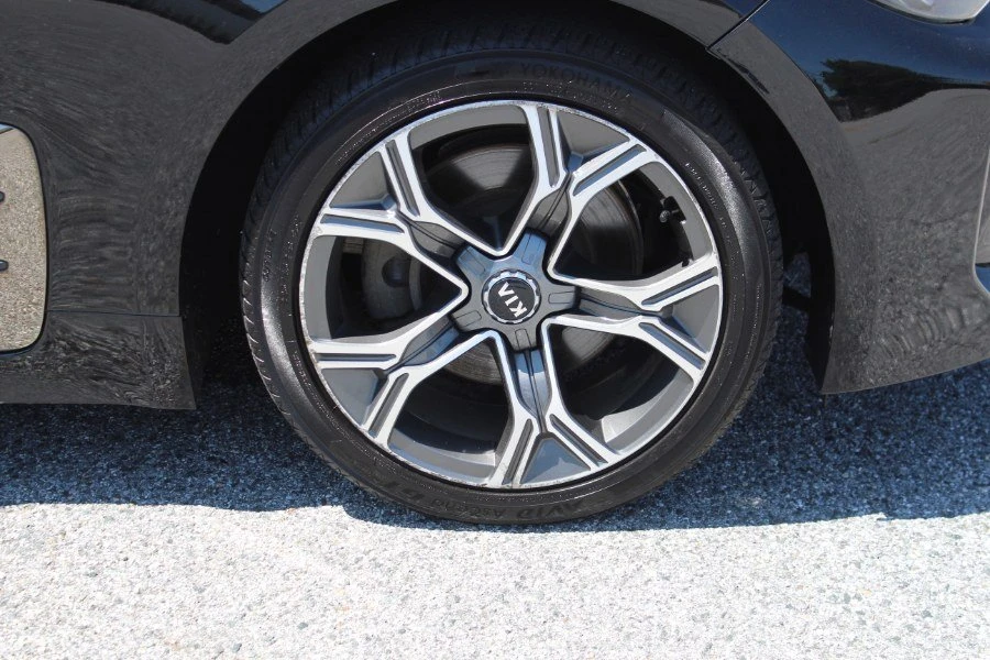 2020 Kia Stinger - Image 16 of 19