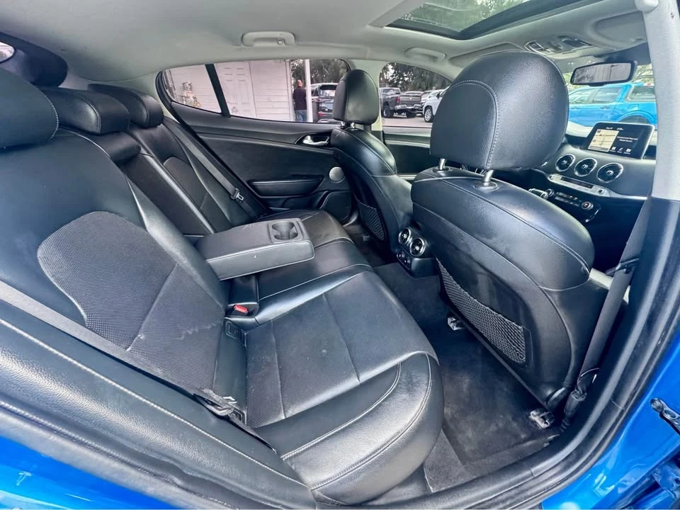 2020 Kia Stinger - Image 15 of 17