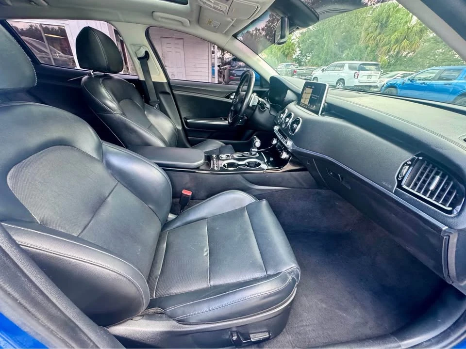 2020 Kia Stinger - Image 14 of 17