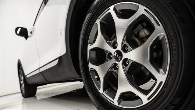 2020 Kia Telluride - Image 13 of 21
