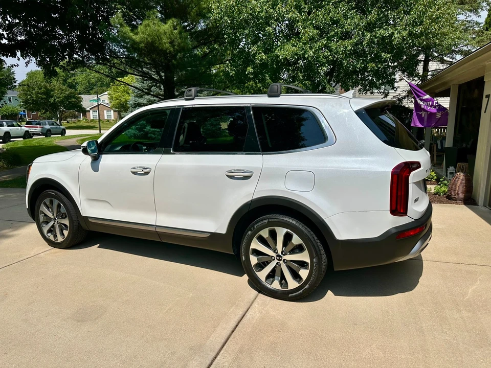 2020 Kia Telluride - Image 2 of 17