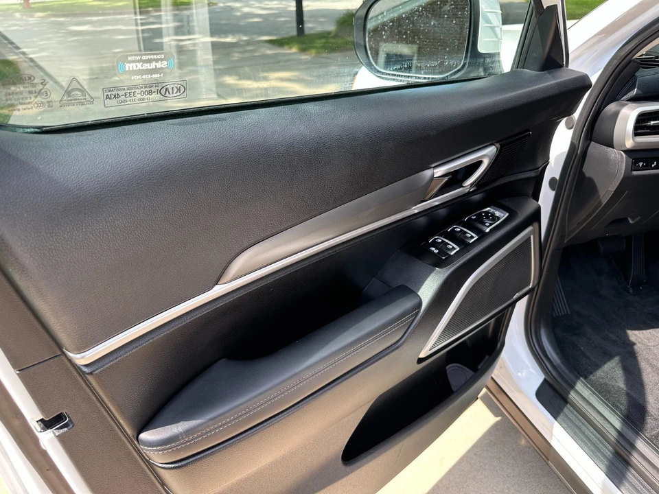 2020 Kia Telluride - Image 13 of 17