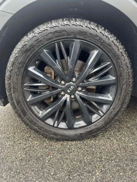 2020 Kia Telluride - Image 9 of 12