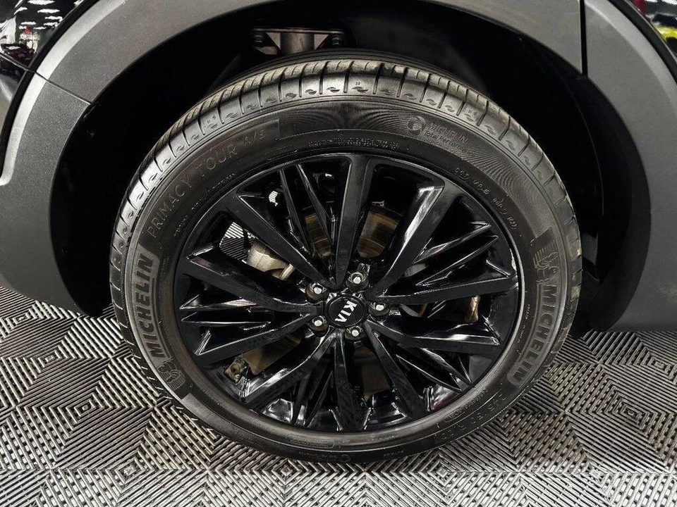 2020 Kia Telluride - Image 19 of 21