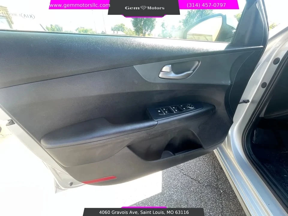 2020 Kia Forte - Image 11 of 17