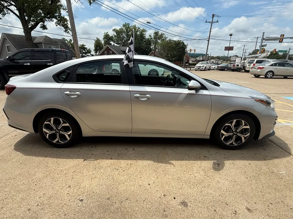 2020 Kia Forte - Image 2 of 9