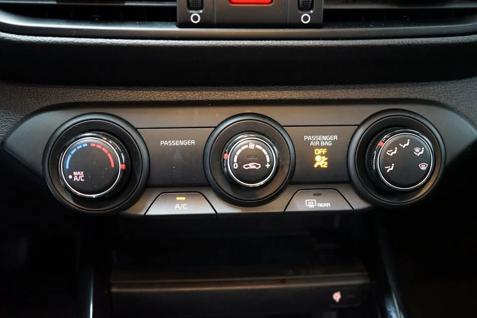 2020 Kia Forte - Image 17 of 20