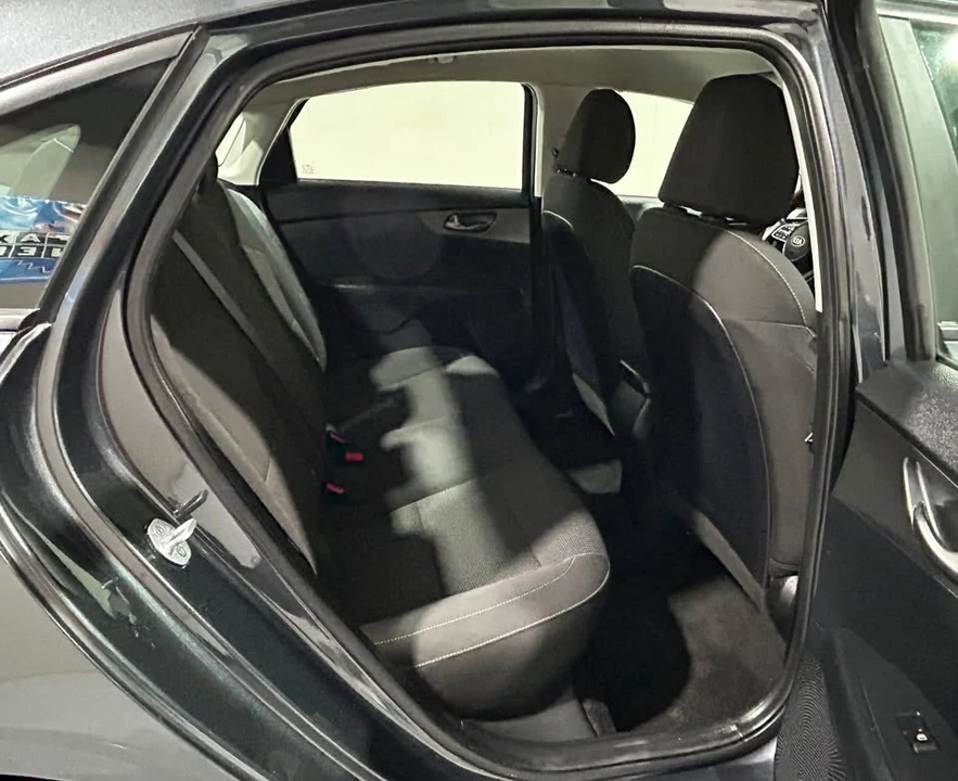 2020 Kia Forte - Image 10 of 15