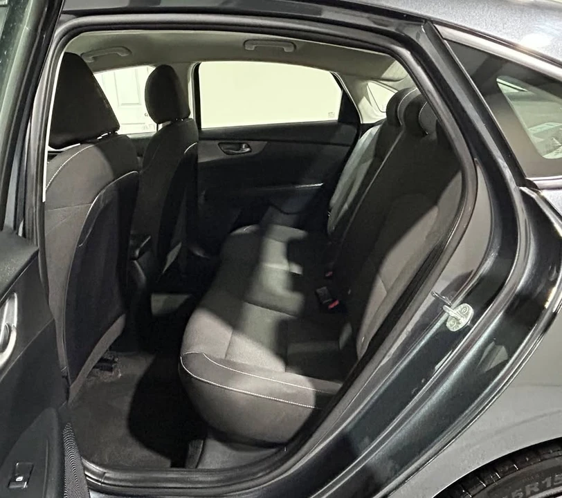 2020 Kia Forte - Image 8 of 15