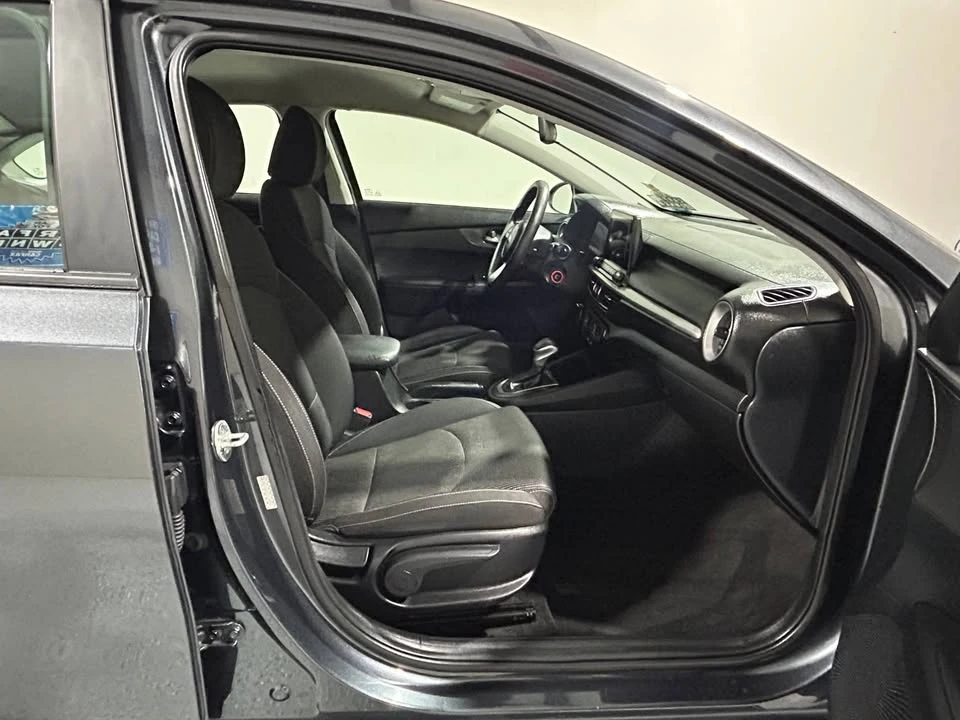 2020 Kia Forte - Image 9 of 15