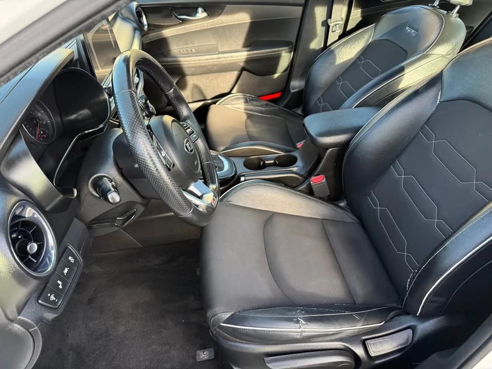 2020 Kia Forte - Image 10 of 16