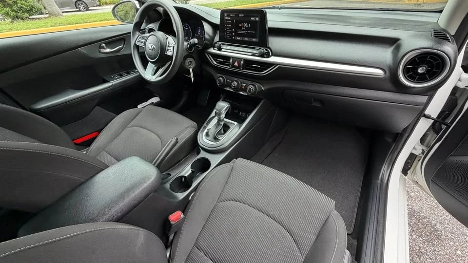 2020 Kia Forte - Image 10 of 17