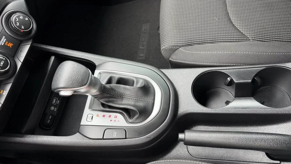 2020 Kia Forte - Image 11 of 17