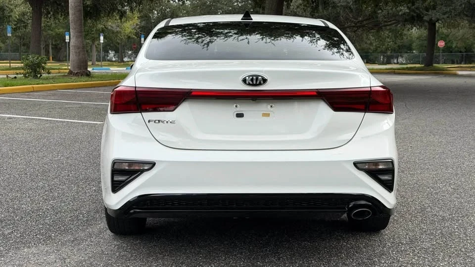 2020 Kia Forte - Image 6 of 17