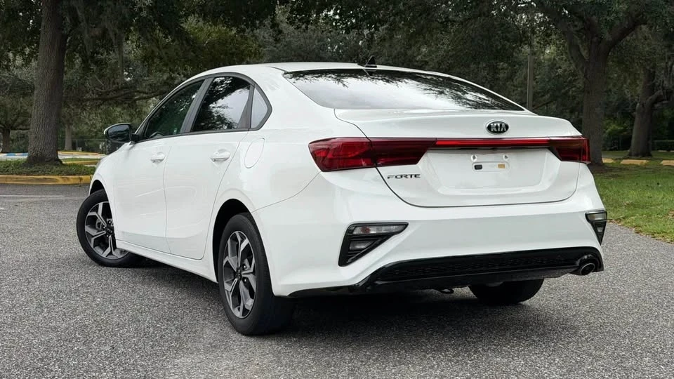 2020 Kia Forte - Image 5 of 17