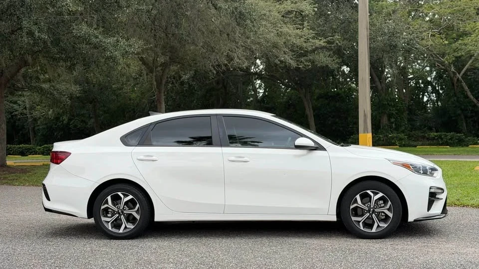 2020 Kia Forte - Image 3 of 17