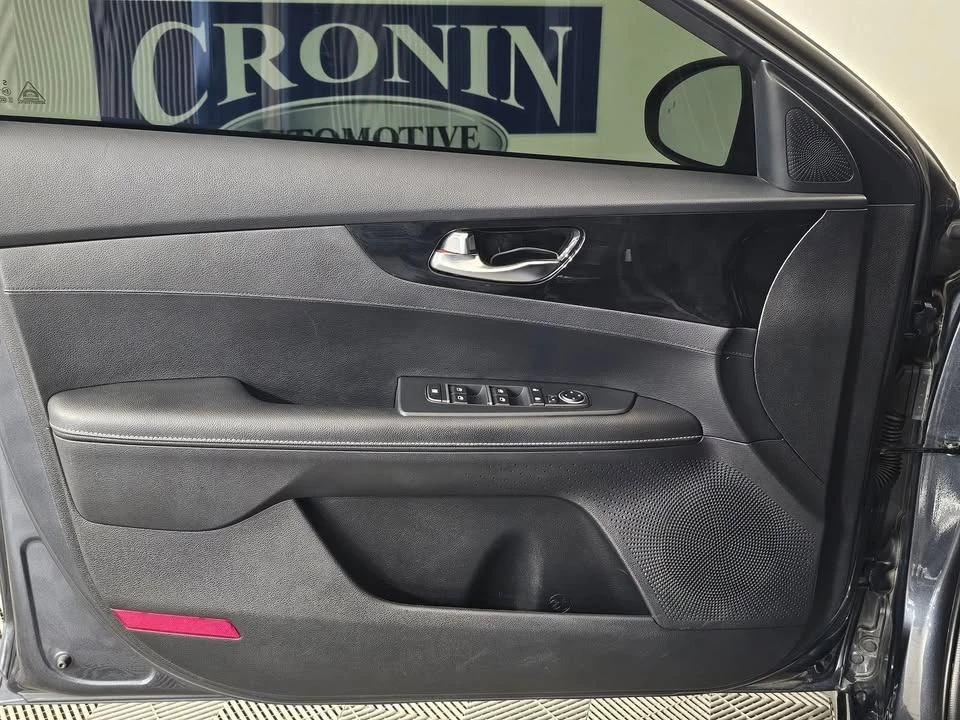 2020 Kia Forte - Image 8 of 17