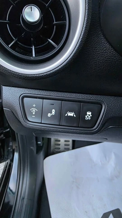 2020 Kia Forte - Image 10 of 14