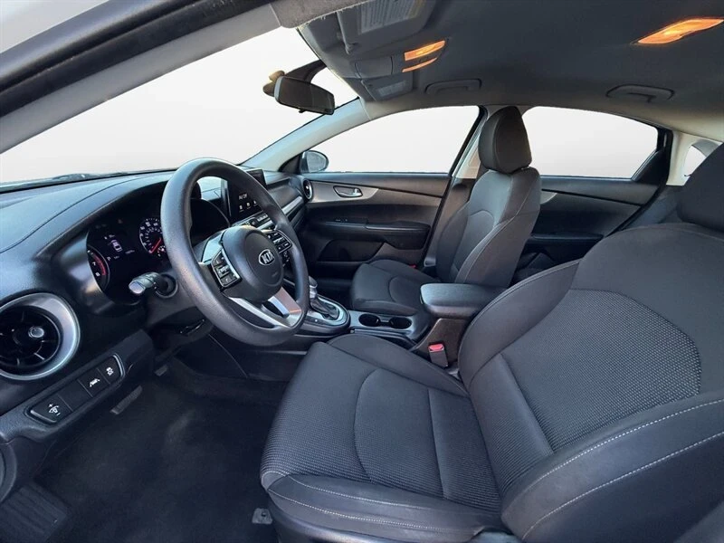 2020 Kia Forte - Image 9 of 15