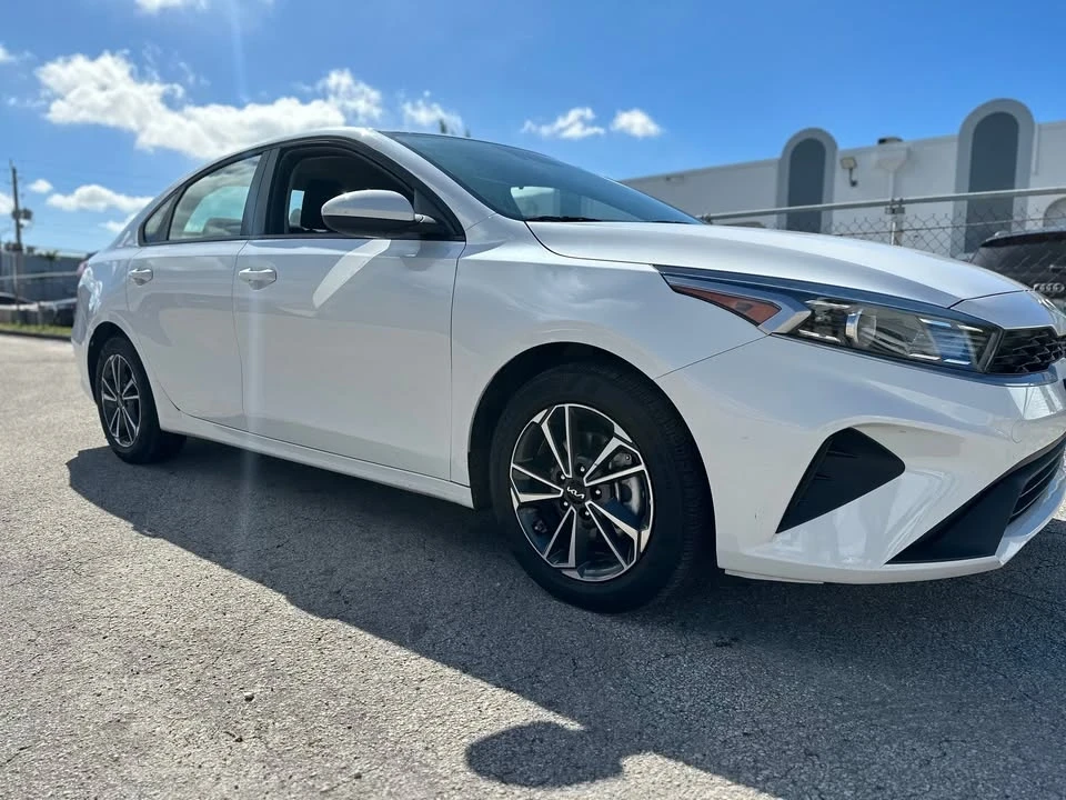 2020 Kia Forte - Image 2 of 10