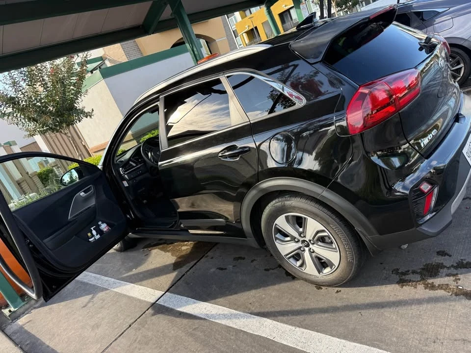 2020 Kia Niro - Image 2 of 6
