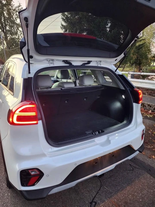 2020 Kia Niro - Image 7 of 17