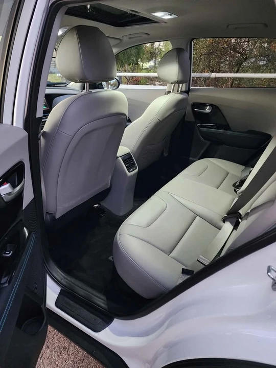 2020 Kia Niro - Image 6 of 17