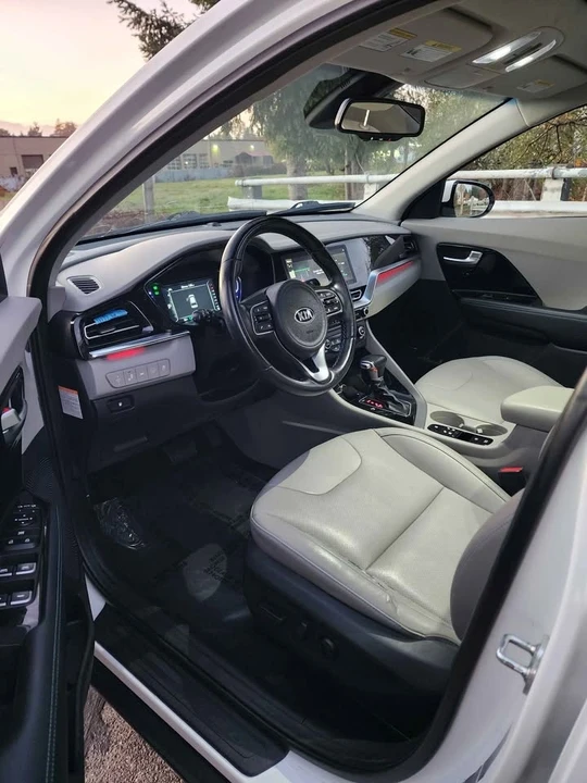 2020 Kia Niro - Image 5 of 17