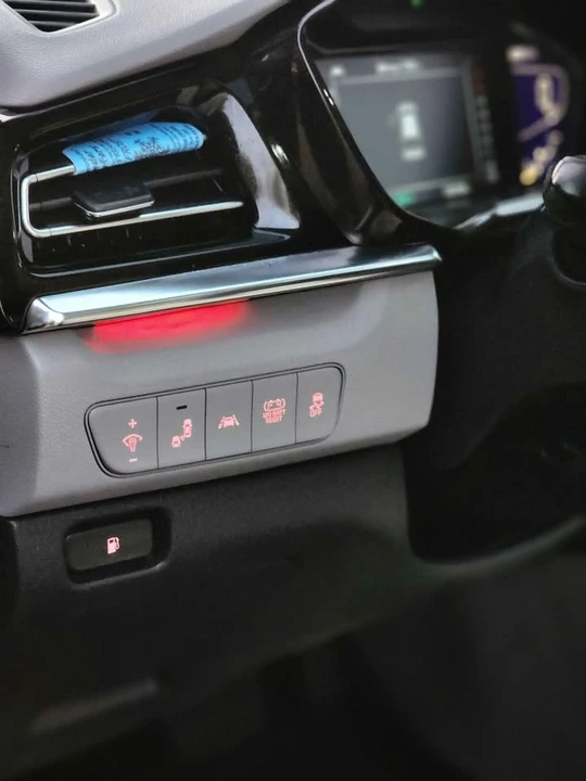 2020 Kia Niro - Image 11 of 17