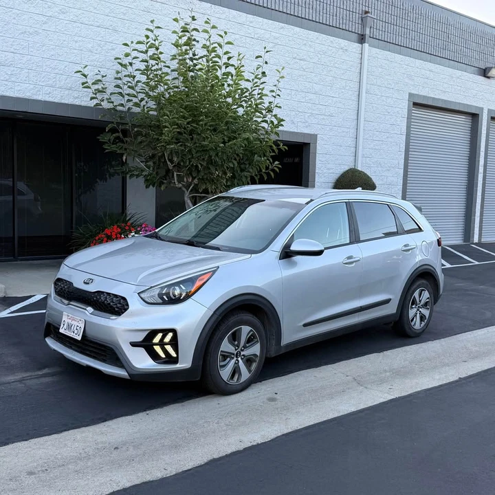 2020 Kia Niro - Image 2 of 15