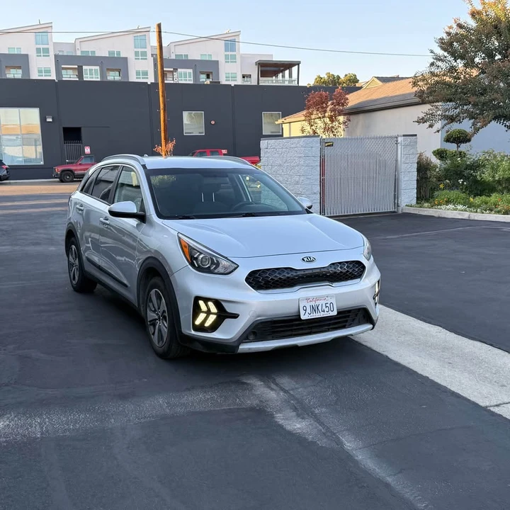 2020 Kia Niro - Image 8 of 15