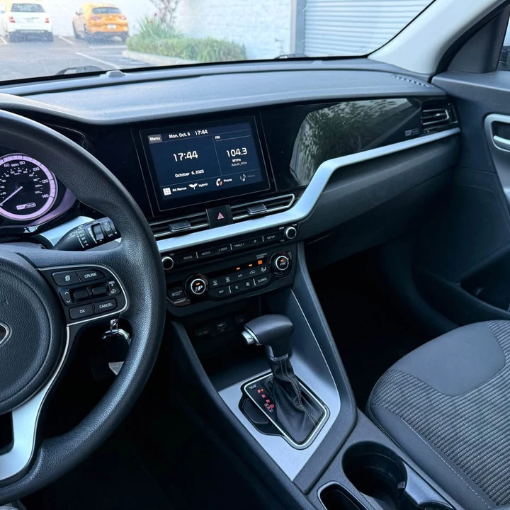 2020 Kia Niro - Image 10 of 15