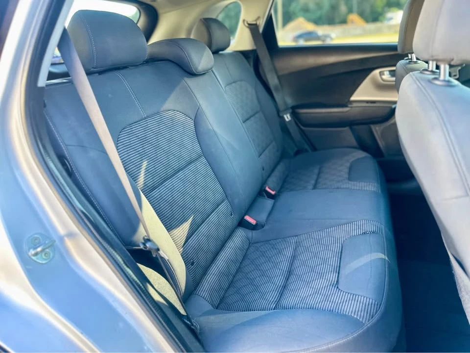 2020 Kia Niro - Image 13 of 20