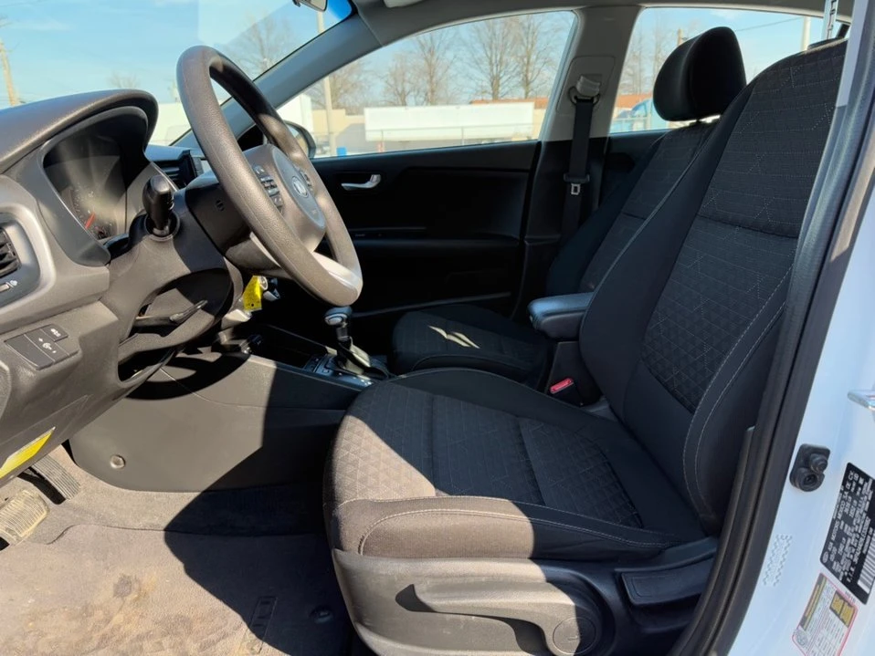 2020 Kia Rio - Image 9 of 17