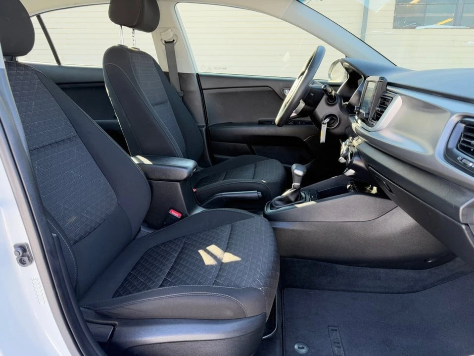 2020 Kia Rio - Image 10 of 17