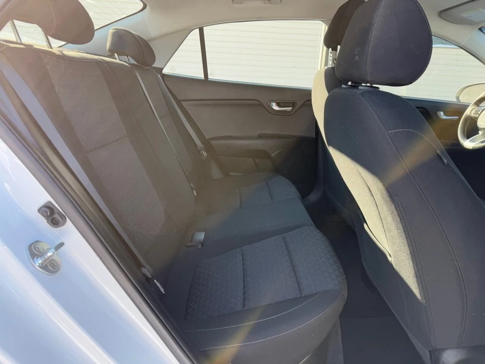 2020 Kia Rio - Image 11 of 17