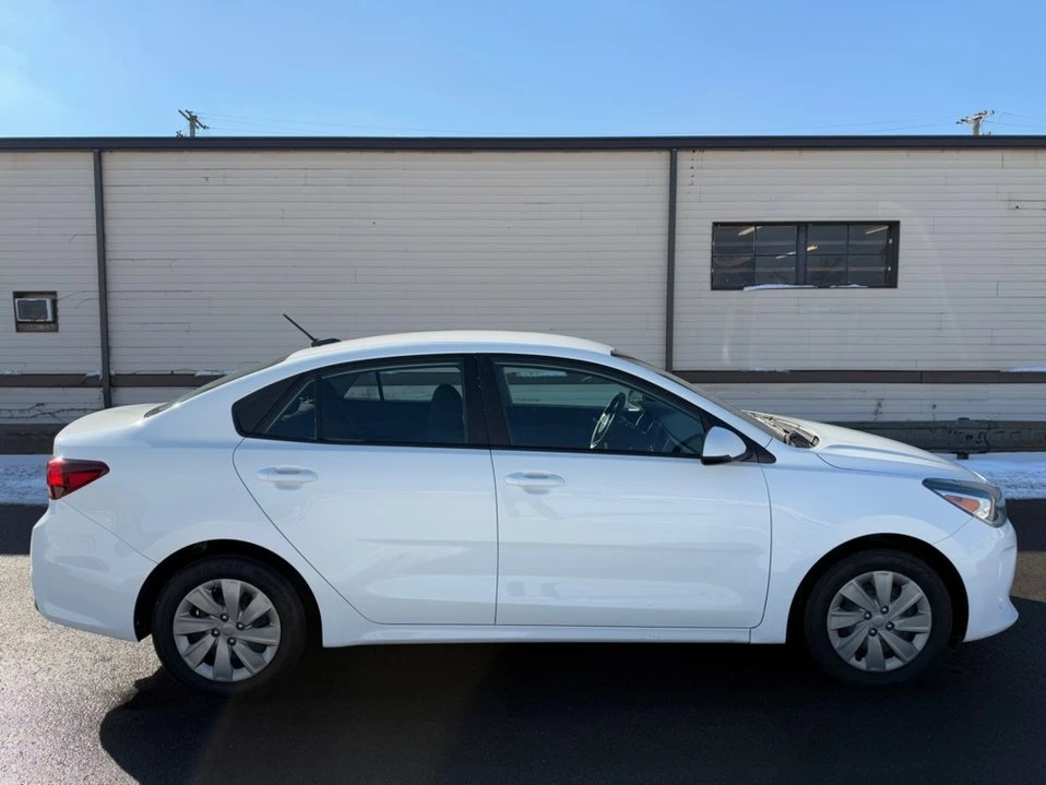 2020 Kia Rio - Image 2 of 17