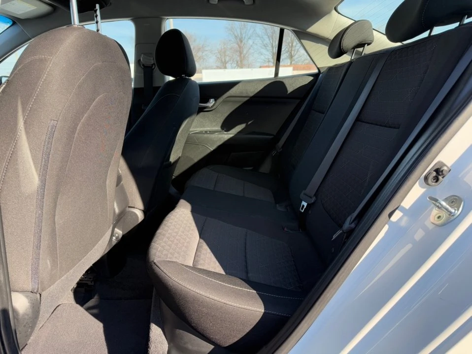 2020 Kia Rio - Image 12 of 17