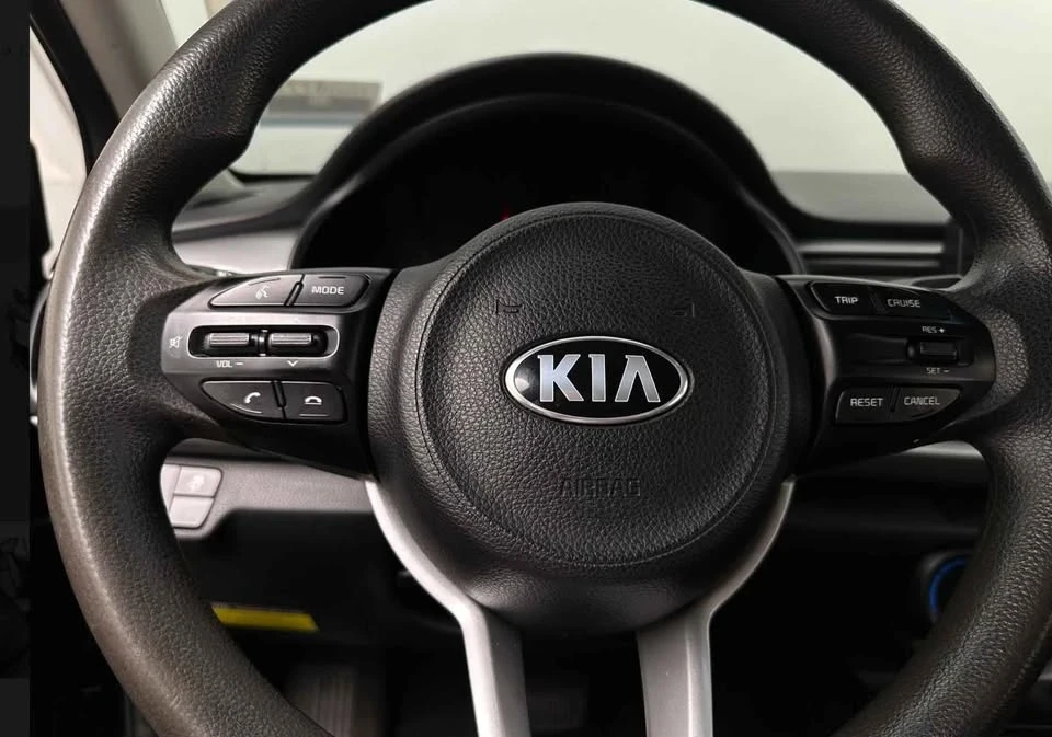2020 Kia Rio - Image 4 of 11