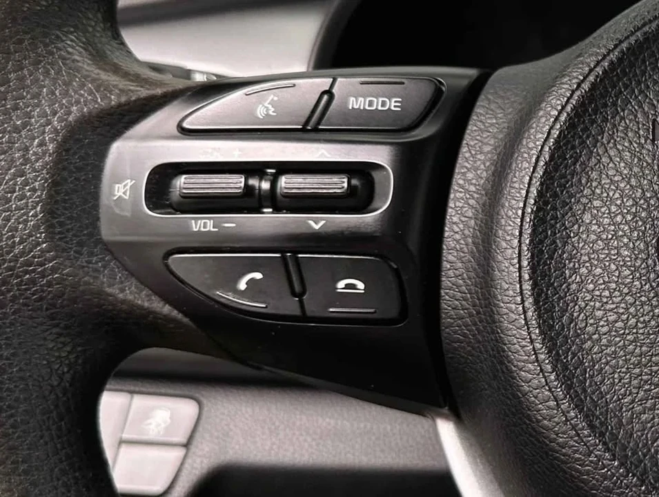 2020 Kia Rio - Image 6 of 11