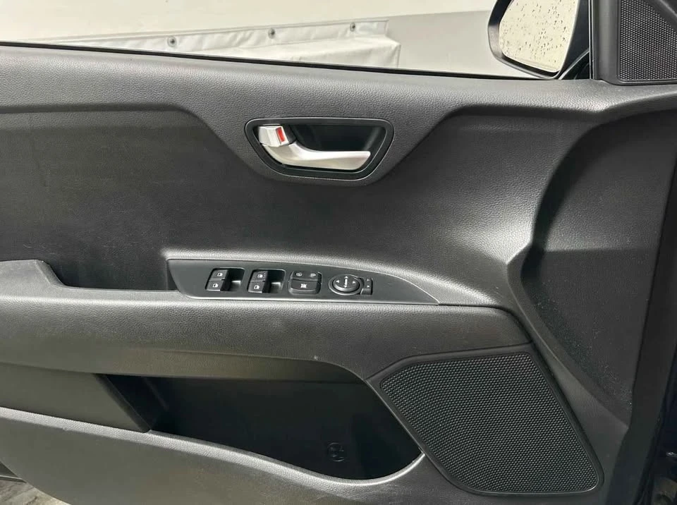 2020 Kia Rio - Image 8 of 11