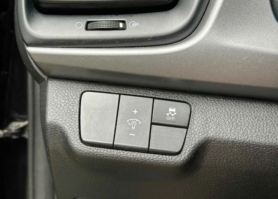2020 Kia Rio - Image 7 of 11