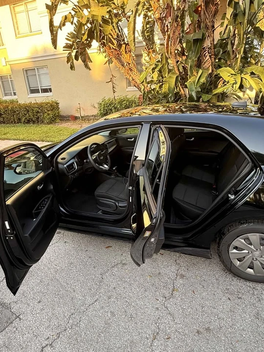 2020 Kia Rio - Image 9 of 10