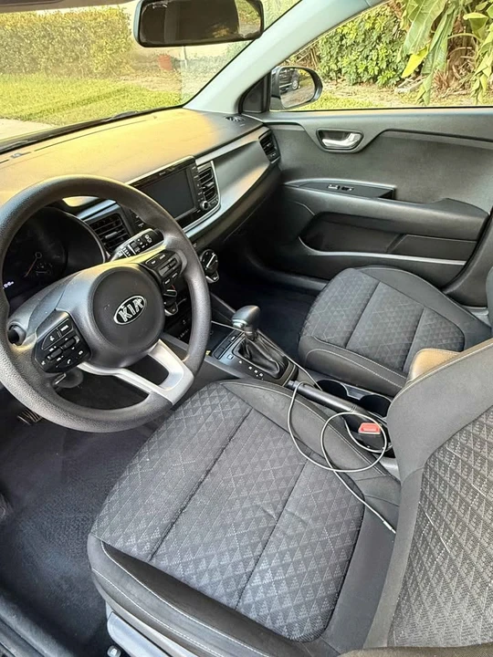 2020 Kia Rio - Image 7 of 10