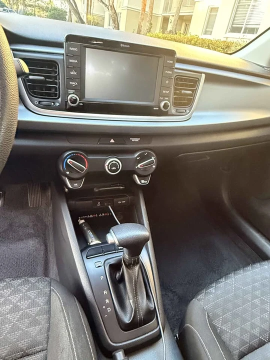 2020 Kia Rio - Image 6 of 10